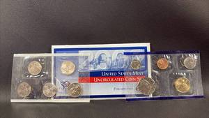 lot 153 image: 2002 United States Mint Uncirculated Coin Set Philadelphia including State Quarters