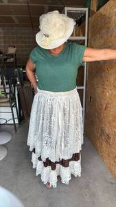 lot 172 image: Womens Lace Skirt with Brown Trim Approximate Size 16 and Lace Trimmed Hat