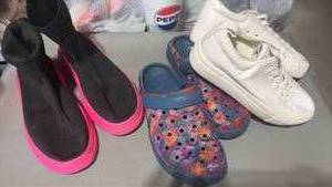 lot 300 image: Size 9 Shoe Set