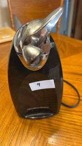 lot 9 image: Hamilton Beach Electric Can Opener