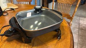 lot 11 image: Electric Skillet with Glass Lid and Temperature Control