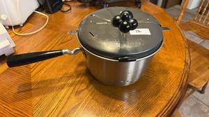 lot 12 image: Presto Snack Machine Popcorn Popper