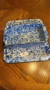 lot 16 image: Speckled pans