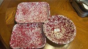 lot 19 image: Lot of 8 Dishes Baking Pans and Bowls Red Spatterware Glass