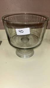 lot 40 image: Glass Pedestal Compote Bowl