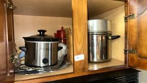 lot 41 image: Small Kitchen Appliances Lot Slow Cooker, Thermal Pot, Red Kettle