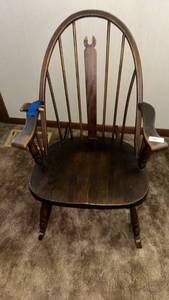lot 50 image: Windsor Chair Spindle Back Wooden Dining Chair