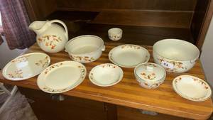 lot 53 image: Hall Superior Hall Dinnerware Set Autumn Leaf Design 11 Pieces