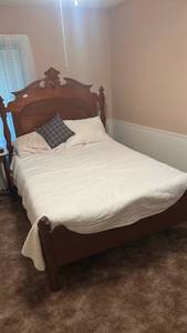 lot 75 image: Wooden Bed Frame Full Size with Carved Headboard and Footboard