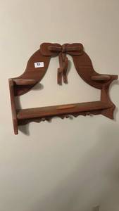 lot 83 image: Wooden Wall Shelf with Bow Design and Pegs