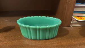 lot 96 image: Turquoise Green Ceramic Serving Bowl with Scalloped Rim