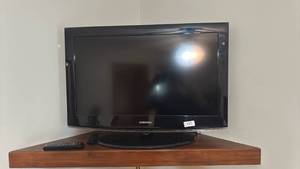 lot 127 image: Samsung 32 inch LCD Television