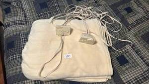 lot 151 image: Electric Heating Blanket with Dual Controllers