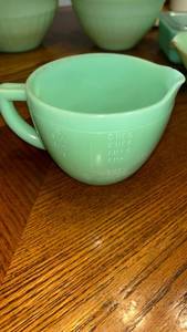 lot 179 image: Green Measuring Cup with Handle and Cup Markings