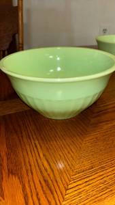 lot 181 image: Green Mixing Bowl