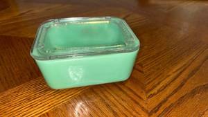 lot 184 image: Green Plastic Food Storage Container with Clear Hinged Lid
