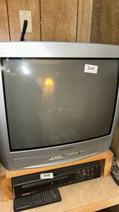lot 204 image: Magnavox CRT Television