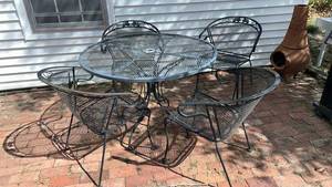 lot 237 image: Patio Dining Set Round Metal Mesh Table 4 Chairs