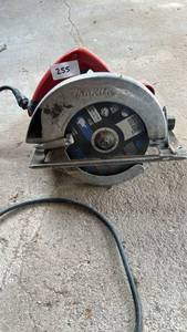 lot 255 image: Makita Corded Circular Saw