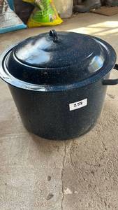 lot 258 image: Speckled Enamel Canning Pot with Lid and Utensil Set for Preserving