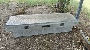 lot 273 image: Diamond Plate Truck Toolbox with Lid and Handles