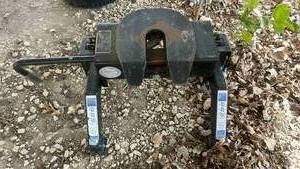 lot 274 image: 5th wheel hitch