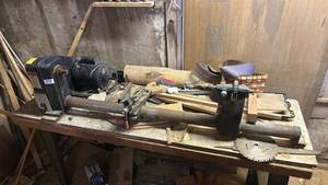 lot 293 image: Duracraft 12 Inch Swing 36 Inch Spindle Wood Lathe Model WL 1236