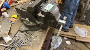 lot 303 image: Bench Vise with Swivel Base and Handle