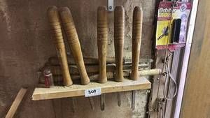 lot 309 image: Lot of 7 Wood Handle Tapered Chisels