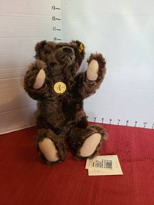 lot 914 image: Steiff Geniune Mohair Teddy Bear Plush Toy with growl