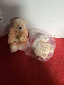 lot 928 image: Hermann Genuine Mohair Peach Panda Artistline Small Sarah Plush Bear Limited Edition