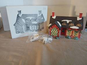lot 1002 image: The Original Snow Village Stonehurst House Handpainted Ceramic 5140-3