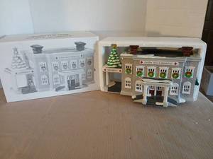 lot 1007 image: The Original Snow Village Snowy Hills Hospital Handpainted Ceramic 544B-8