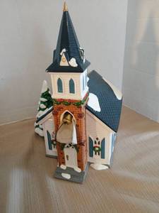 lot 1028 image: The Original Snow Village Wedding Chapel Handpainted Ceramic 5464-0