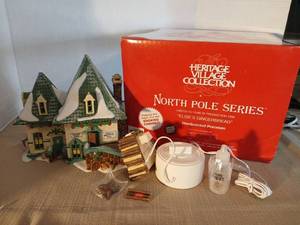 lot 1043 image: Heritage Village Collection North Pole Series Elsies Gingerbread Handpainted Porcelain 1998