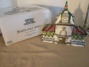 lot 1047 image: Heritage Village Collection North Pole Series Hall of Records Handpainted Porcelain