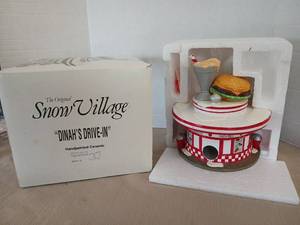 lot 1069 image: The Original Snow Village Dinahs Drive-In Handpainted Ceramic 5447-0