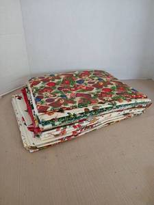 lot 1090 image: Fabric with Holiday pattern