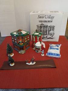 lot 1179 image: Snow Village Saturday Morning Downtown Set of 8 Figurines and Accessories