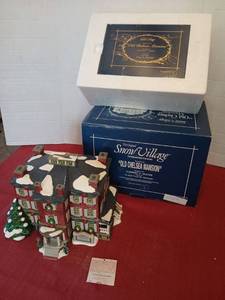 lot 1190 image: The Original Snow Village Handpainted Ceramic Old Chelsea Mansion