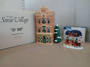 lot 1199 image: Department 56 The Original Snow Village Toy Shop Handpainted  with Santas Little Helpers