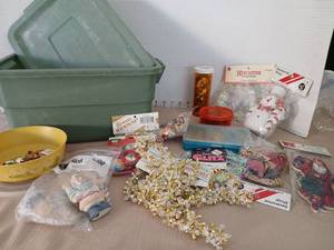 lot 1212 image: Rubbermaid Roughneck tote with lid  UnitonWare Yellow Bowl with Lid  and ornaments Lot