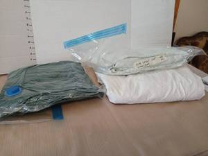 lot 1231 image: King Sheet Sets Fitted and Flat