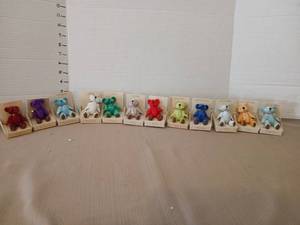 lot 1237 image: Rusd 12 Birthstone Teddy Bears Collection Monthly Set