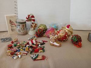 lot 1238 image: Hallmark Christmas Ornament Collection Lot  Decorative Balls
