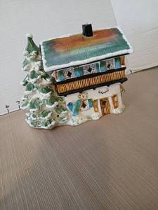 lot 1242 image: WB BachmanThe Ski Lodge 1977 Stones Ceramic House Figurine
