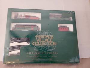 lot 1249 image: Heritage Village Collection Village Express HO Scale Train and Track Set 120V