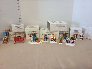 lot 1251 image: Snow Village Figurine Collection  Heritage Rollerama Caroling and more