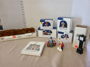 lot 1263 image: Department 56 Accessory Flexible Autumn Hedge Village Halloween Fall, 1.50 in. - 52703