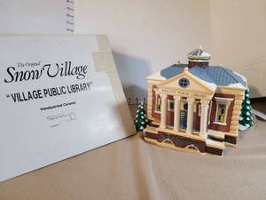 lot 1319 image: The Original Snow Village Village Public Library Handpainted Ceramic #5443-7